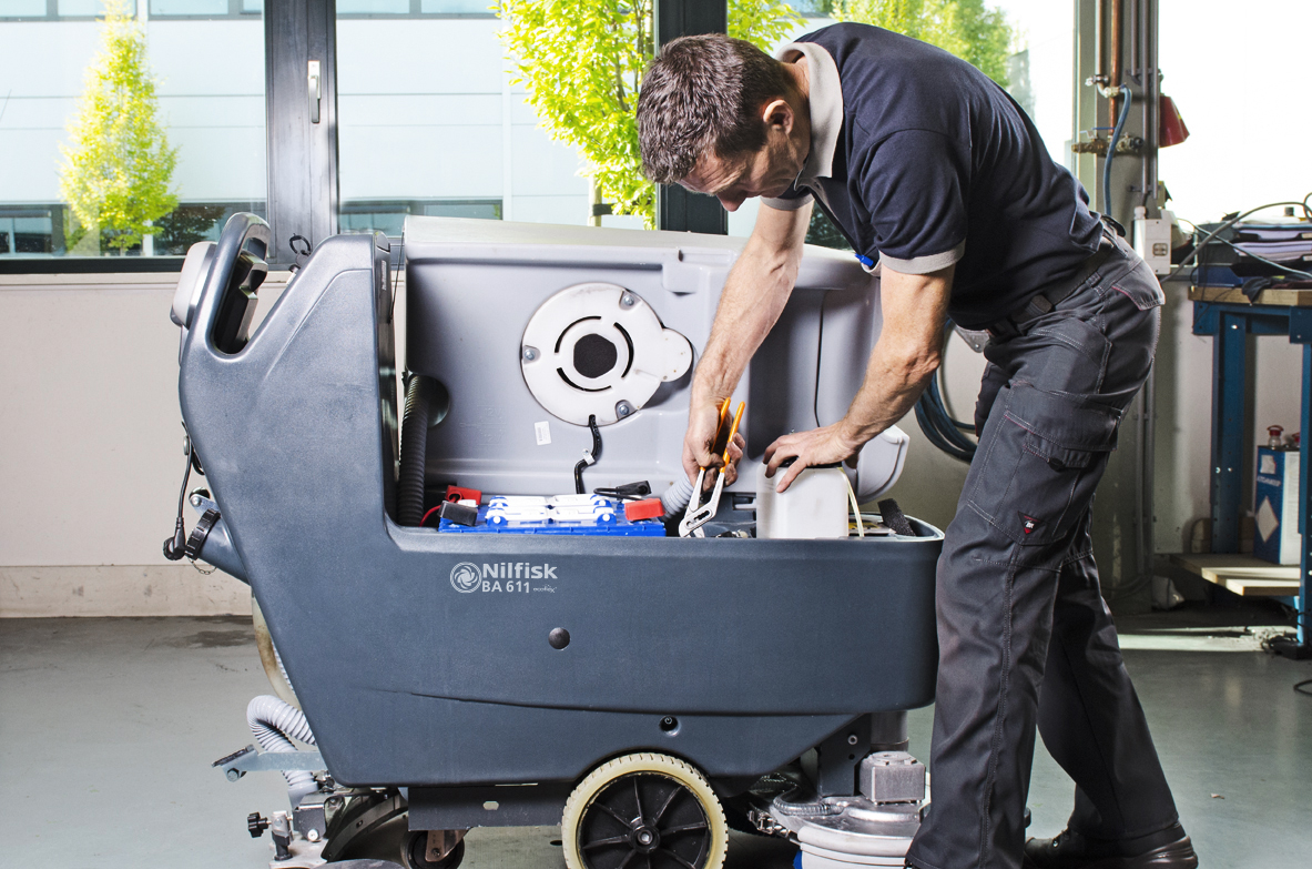 Middletown DE floor scrubber repair technician